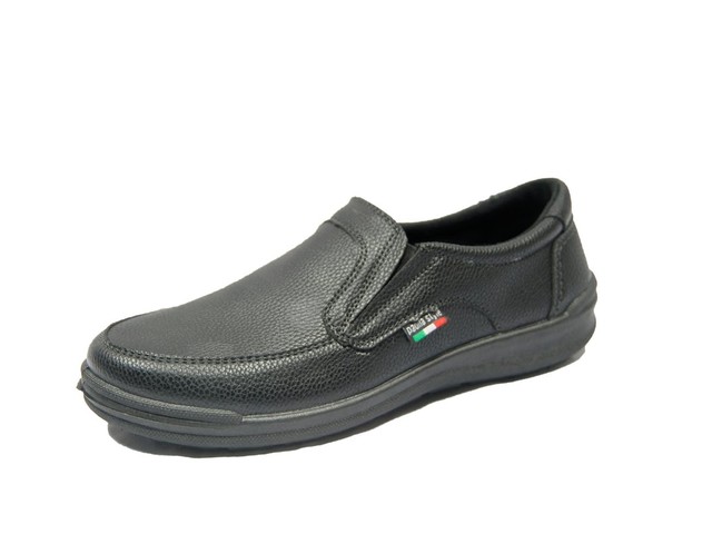 Moccasins are black for men, leatherette. Model 132/5101